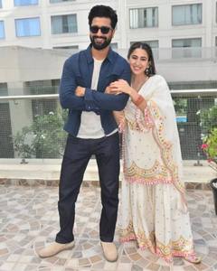 Sara Ali Venta caliente Maruti moda elegante última boda desgaste pesado Faux Georgette secuencia Multicolor bordado trabajo en relieve - Product Image 3