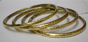 Ensemble de bracelets en cuivre plaqué or 18 carats de luxe pour femmes, fins, gravés, empilables, bracelets indiens Churi, motif floral délicat - Product Image 6