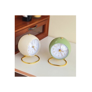 Horloge de Table en métal personnalisée, idéale pour l'intérieur et le bureau, Design décoratif, Design à finitions multiples - Product Image 1