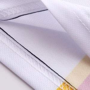 Maillots de football personnalisés avec un design étoile tendance, nom de marque personnalisé, sublimés, 100% polyester, respirants et à séchage rapide pour les tournois - Product Image 4