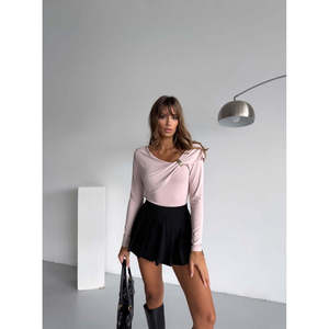 Blusa Elegante con Detalle de Accesorios para Mujer Mybeefashion, Mezcla de Viscosa, Poliéster y Elastano, Corte Holgado y Cómodo - Product Image 3