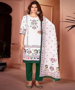 FESTIVAL WEAR ESTAMPADO MUSELINA CON TRABAJO Y SECUENCIA TRABAJO FONDO SUPERIOR CON DUPATTA COLOR VERDE BLANCO PRECIO AL POR MAYOR PRENDA ÉTNICA - Product Image 4