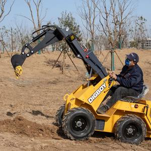 Mini-chargeuse assise agile et maniable, respectueuse du sol, avec bras de pelle hydraulique, chargeuse sur roues diesel, chargeuse frontale pour l'irrigation - Product Image 1
