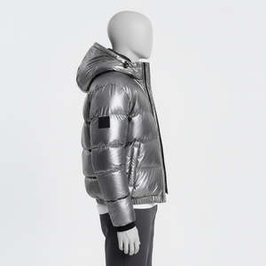 Veste matelassée personnalisée en argent brillant à capuche, isolée, pour l'hiver, chaude, rembourrée, fermeture éclair, légère, coupe-vent, devant droit - Product Image 3