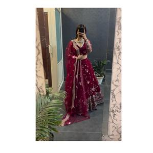 Colección de Bodas de tendencia Foux Georgette Lehenga Choli con Dupatta con encaje de cuatro lados Broder disponible a precio mayorista - Product Image 1