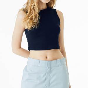 Nuevo diseño de las mujeres de color sólido acanalado Crop Tank Top logotipo personalizado señoras sin mangas Sexy Crop Tank Top - Product Image 1