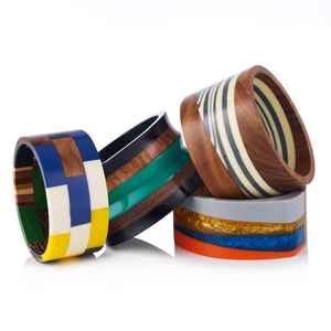 Conjunto de brazalete redondo de madera de moda hecho a mano atractivo de tendencia, joyería de mujer, accesorio de regalo de moda con corte de corazón, INDIA ART PLACE - Product Image 1