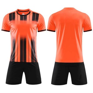 Camiseta de fútbol de manga corta personalizada de alta calidad y pantalones cortos, conjunto de uniforme sublimado para hombres y mujeres, ropa de fútbol - Product Image 1