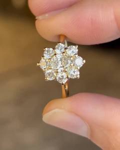 Bague de fiançailles en argent 925 plaqué or jaune avec un cluster de CZ de forme ovale de 5x8 mm, bijoux fins, vente en gros, mode, OEM, ODM - Product Image 4