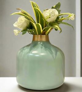 Vase à fleurs en cuivre avec fond rond et finition brillante revêtue de laque, parfait pour les intérieurs d'hôtels de luxe - Product Image 4
