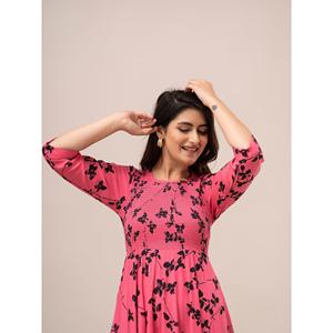 Robe longue tendance rose à imprimé floral avec taille élastiquée smockée, fermeture éclair et décoration drapée, tailles XS-XL pour les journées décontractées - Product Image 5