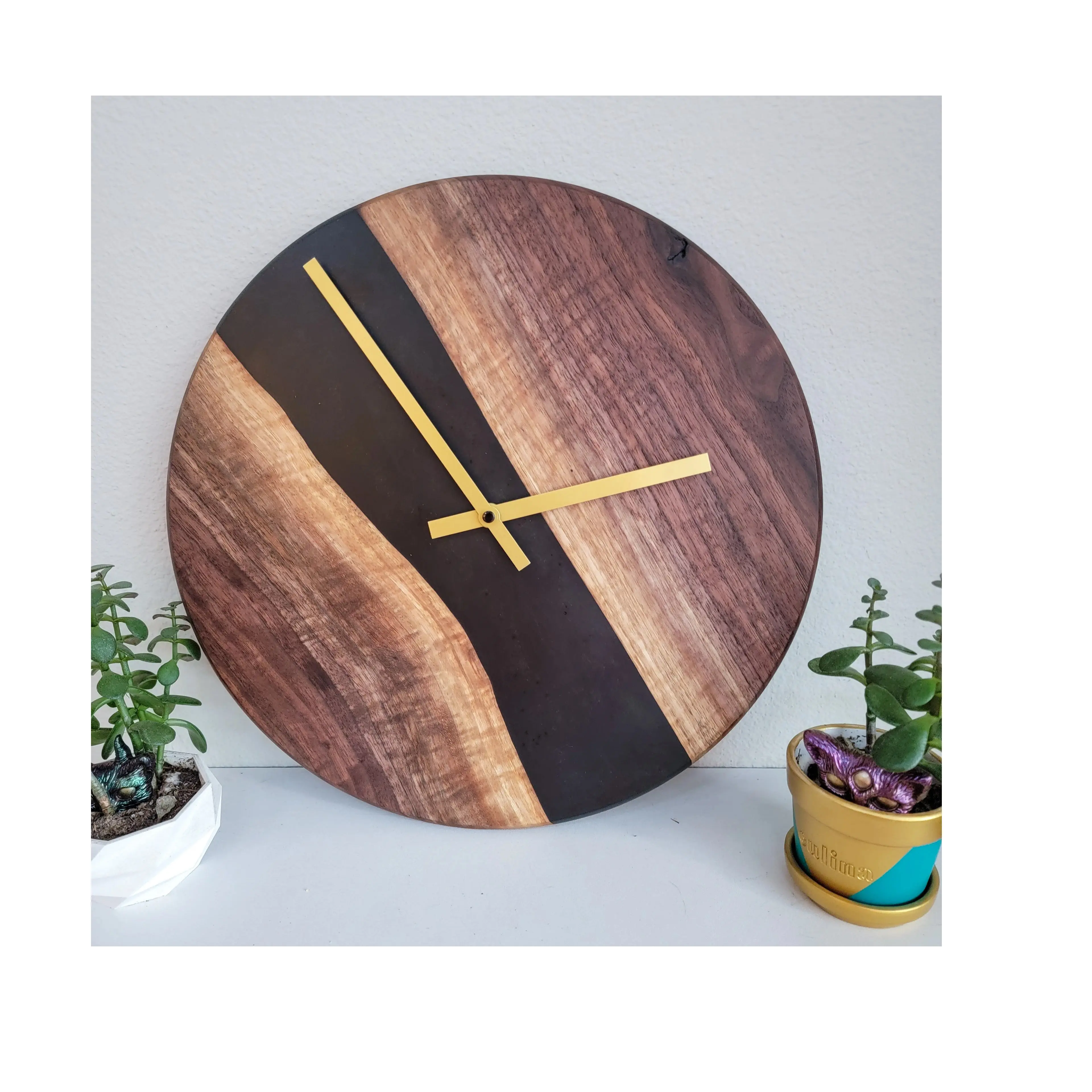 Pine Wooden Wall Clock For Wall Decoration Livingroom Unique Design Wooden and Resin Wall Clock For Home At Inexpensive Price