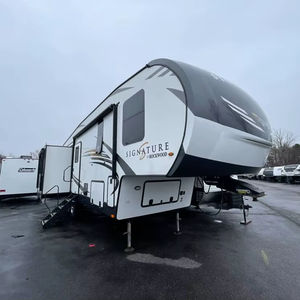 Usado, 2020, Forest River Rockwood Signature Ultra Lite 8299SB - Product Image 1