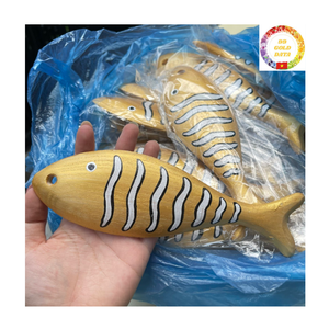 Adorno rústico de pescado de madera hecho a mano, artesanía de Vietnam perfecta para casas de estilo náutico, resorts, cafeterías y tiendas - Product Image 4