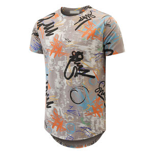 เสื้อยืดคอกลมแขนสั้นพิมพ์ลายกราฟฟิตีสำหรับผู้ชาย ทรงโค้งยาวพิเศษ สไตล์อูร์เบน - Product Image 5
