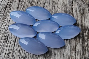 Vente en gros de calcédoine lavande naturelle certifiée IGI, cabochon en forme de marquise à dos plat, pierres précieuses en vrac calibrées Lavira Brésil - Product Image 5