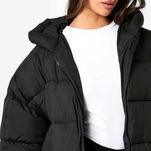 Chaqueta acolchada de invierno de aspecto elegante de diseño de calidad Premium para mujer Chaquetas ajustadas para mujer en patrones sólidos - Product Image 5
