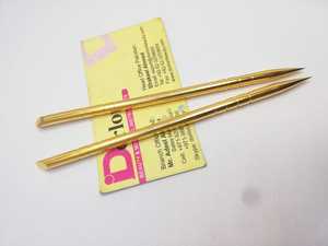 Dernier pousseur d'ongle de cuticule plaqué or Logo personnalisé Outil de soin des ongles en acier inoxydable Outil de retrait de poussoir d'ongle de cuticule à double extrémité - Product Image 2