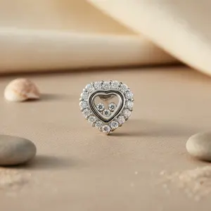 Boucles d'oreilles en diamant en forme de cœur argentées, design flottant élégant, boucles d'oreilles en diamant - Product Image 2