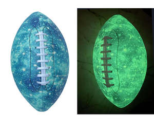 Pelota de fútbol americano de rugby brillante con logotipo personalizado de buena calidad que brilla en la oscuridad - Product Image 3