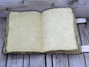 Diario de cuero forrado de 400 páginas Diario de cuero con candado de latón Hecho a mano Ouija Spellbook Diario de escritura de cuero gótico - Product Image 3