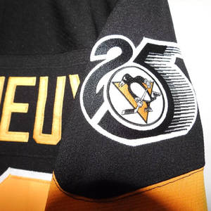 Maillot de hockey sur glace de qualité supérieure fabriqué en usine OEM nom d'équipe personnalisable bas quantité minimale de commande uniforme du meilleur matériau pour le sport - Product Image 4