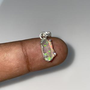 Pendentif vintage en opale naturelle éthiopienne, pierre précieuse brute, fait à la main, opale brute de feu multi, cadeau de mariage pour femme en cuivre - Product Image 2