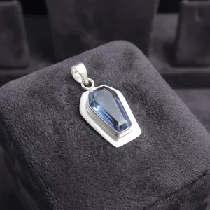 Pendentif classique en laiton fait main avec tanzanite bleue taille cercueil, serti clos, plaqué argent, bijou fantaisie tendance - Product Image 4