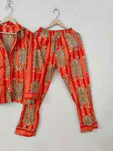 Conjunto de Pijama de Verano para Mujer, Estampado de Tigre y Floral, Cuello en V, Manga Larga, 100% Algodón, Elegante e Informal - Product Image 5