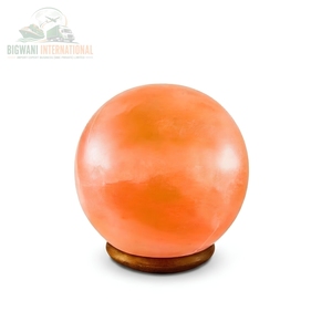 Lámpara de Sal Rosa del Himalaya Natural en Forma de Bola con Base de Madera de Neem Sólida y Interruptor de Luz Ajustable - Product Image 1