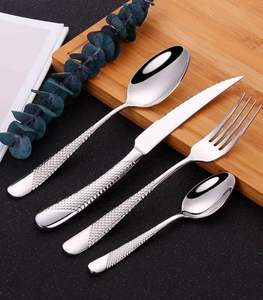 Ensemble de couverts en métal avec différents motifs, idéal pour les repas quotidiens, les cuisines, les restaurants, les cafés - Product Image 2