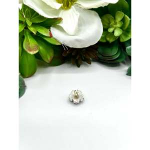 Boucles d'oreilles clous fleur en opale Zuni et argent sterling, or blanc, bijoux tendance pour fiançailles, mariage, anniversaire ou soirée - Product Image 4