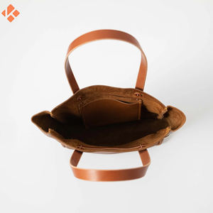 Sac fourre-tout vintage de luxe en cuir pleine fleur pour femmes avec logo personnalisé poche avant sac à main - Product Image 6