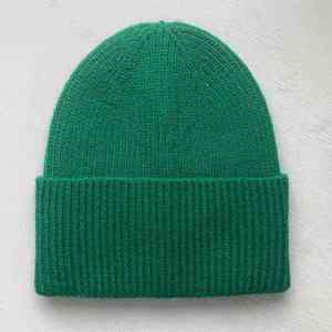 Bonnets en acrylique unisexes tendance pour l'hiver Vente en gros Logo tissé personnalisé Vêtements d'hiver Bonnets chauds pour unisexe de qualité supérieure - Product Image 6