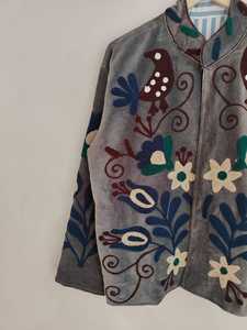 Veste en velours bleu brodée Suzani, manteau bohème en velours, veste artisanale colorée en velours, vêtement d'extérieur unique d'art populaire - Product Image 6