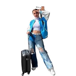 Vestes d'université recadrées pour femmes avec logos brodés en chenille Produit fini respirant Vestes d'université en gros - Product Image 1