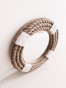 กระจกมือถือทรงหรูหรา ผิวเรียบเงางาม ดีไซน์ทันสมัยสไตล์อินดัสเทรียล เหมาะสำหรับใช้แต่งหน้าทุกวัน ตกแต่งผนัง ชุด 4 ชิ้น - Product Image 2