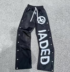 Pantalones Deportivos de Nylon con Bordado Personalizado, 100% Nylon, Pierna Recta y Ancha, Estilo Baggy, con Botones a Presión Laterales, para Hombre - Product Image 5