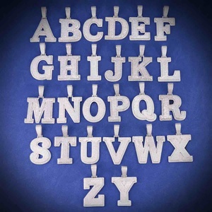 Pendentif chaîne en alliage de laiton avec diamant de laboratoire style hip-hop pour hommes et femmes - Product Image 6