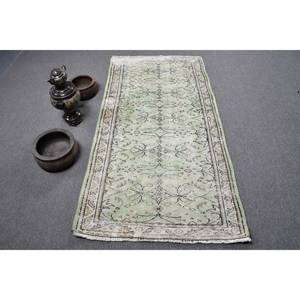 Alfombra turca Vintage de 3,2x6,6 pies, área grande clásica, lana verde Beige con patrón de rectángulo abstracto, respaldo de látex para uso en el pasillo - Product Image 1