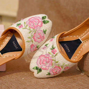 Chaussures Khussa pour enfants tendance brodées et imprimées, antidérapantes, avec des nuances de rose et de vert, dessus en jute tricoté, toutes saisons - Product Image 6