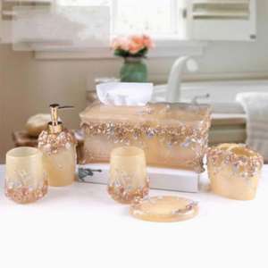 Ensemble de salle de bain unique en résine pour décor minimaliste avec finition givrée et accents argentés - Product Image 4