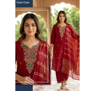 Nuevo Kurti de Tela Viscosa Vetican con Plazo, Ropa Étnica Moderna para un Estilo Versátil en la Oficina, la Universidad y Eventos - Product Image 1