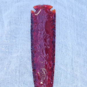 หินออบซิเดียนสีแดงทำมือ รูปทรงหัวลูกศร ขนาด 4 นิ้ว รูปทรงพระจันทร์เสี้ยว สำหรับบำบัดรักษา ดีไซน์และขนาดที่เป็นเอกลักษณ์ - Product Image 1