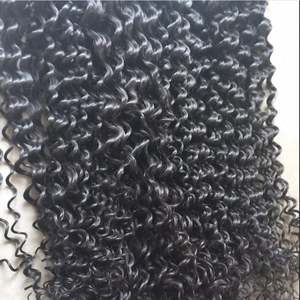 Extensions de cheveux indiens Remy à ondulation lâche, double trame, volume naturel, bouclés, qualité supérieure, qualité salon, en vente - Product Image 2