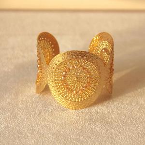 Brazaletes de latón hechos a medida de la India incrustados con cuentas de vidrio de colores para joyería de moda HFCRAFT - Product Image 6