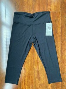 Conjunto de sujetador de yoga y Gimnasio Deportivo bordado con logotipo personalizado, mallas cortas elásticas de cintura alta, más tejido elástico para pérdida de peso, modelo de niña - Product Image 4