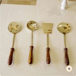 Olla de cuchara de latón 100% hecha de latón puro con un aspecto clásico - Product Image 1