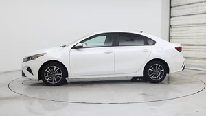 Kia Forte LXS IVT 2024 Usado en Excelentes Condiciones - Product Image 3