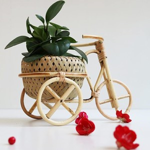 Mini cesta de bicicleta de mimbre de bambú llamativa para frutas, almacenamiento de alimentos y decoración de cocina maceta hecha en Vietnam - Product Image 3